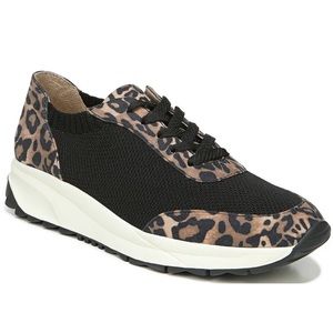 NWOT Naturalizer women’s Nash sneaker leopard print size 11W